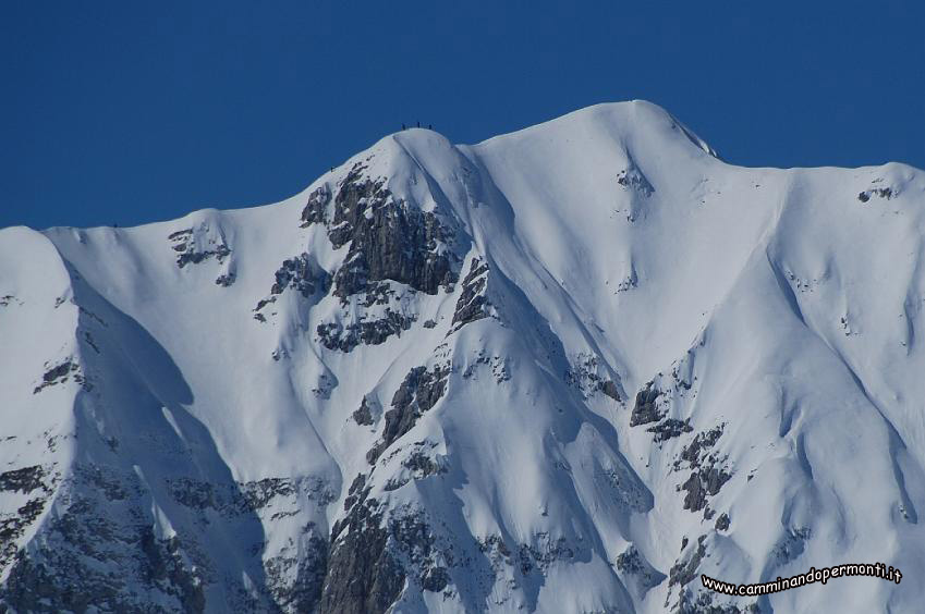 17 Alpinisti in cima al Menna.JPG